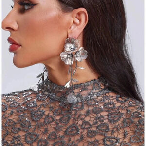 Kate Middleton Famous Cascading Silver Floral Earrings